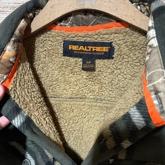 RealTree Men's Small Green Plaid Shirt - Picture 6 of 9